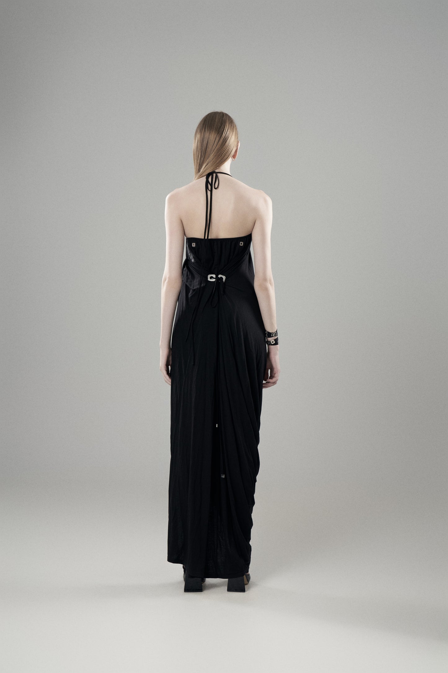 TAILORED PLEATED STRAPLESS MAXI DRESS